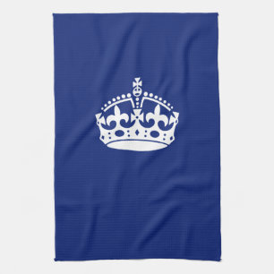 Behalt der Calm Crown auf der Marineblauer Farbe Handtuch
