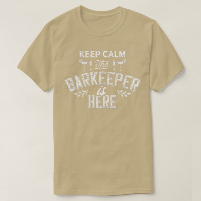 Behalt Ruhe Der Barkeeper ist hier 5 T-Shirt (Design vorne)