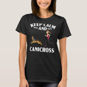 Behalt Ruhe und Canicross Hund, der den Joggen läu T-Shirt