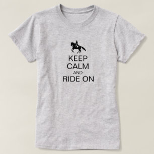 Behalt Ruhe und Fahrt auf der sonnigen Reitstrecke T-Shirt