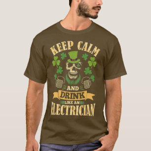 Behalt Ruhe und trinken wie ein Elektroheiltag T-Shirt