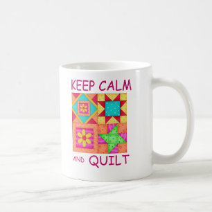 Behalt ruhiger und farbenfroher Patchwork-Blöcke Tasse