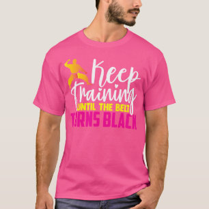 Behalt Training, bis der Gürtel sich schwarzer Fun T-Shirt