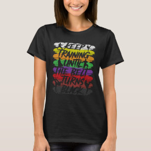 Behalt Training bis der Gürtel sich zum Schwarzen T-Shirt