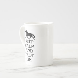 Behalt von Ruhe und Trot auf Pferden Prozellantasse