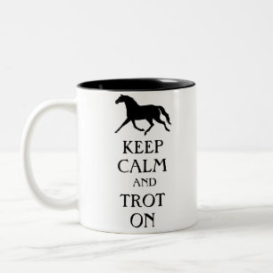 Behalt von Ruhe und Trot auf Pferden Zweifarbige Tasse