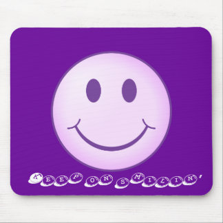 Behalten Sie auf smilin Mousepad