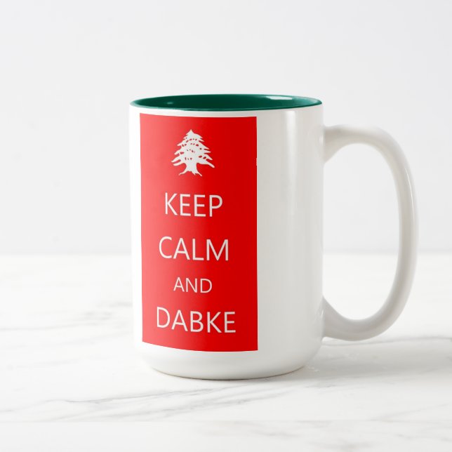 BEHALTEN Sie der RUHE und DABKE ~ Libanon-Tasse Zweifarbige Tasse (Rechts)