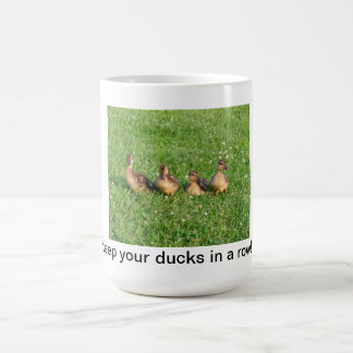 Behalten Sie Ihre Enten in einer Reihe Kaffeetasse