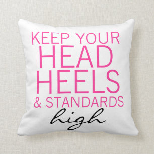 Behalten Sie Ihren HauptHeels u. Standard-hohes Kissen