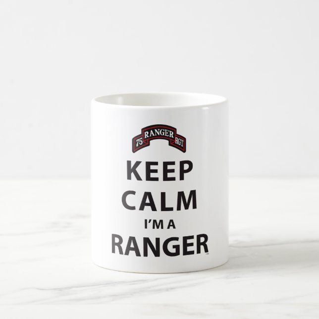 BEHALTEN Sie RUHE, die ich EIN FÖRSTER bin Kaffeetasse (Mittel)