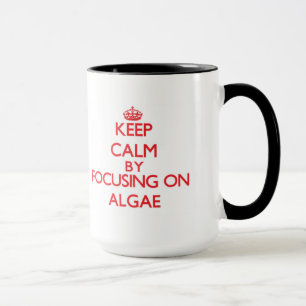 Behalten Sie Ruhe, indem Sie auf Algen sich Tasse