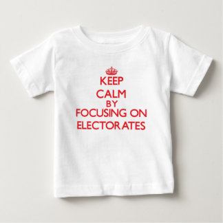 Behalten Sie Ruhe, indem Sie auf WÄHLERSCHAFTEN Baby T-shirt