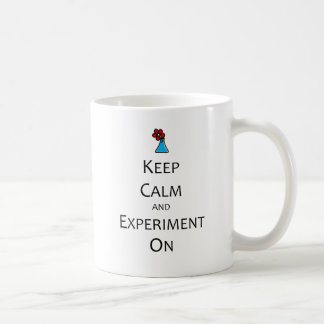 Behalten Sie Ruhe und Experiment an Tasse
