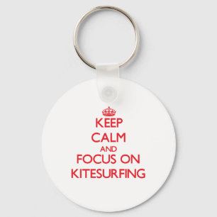 Behalten Sie Ruhe und Fokus auf Kitesurfing Schlüsselanhänger
