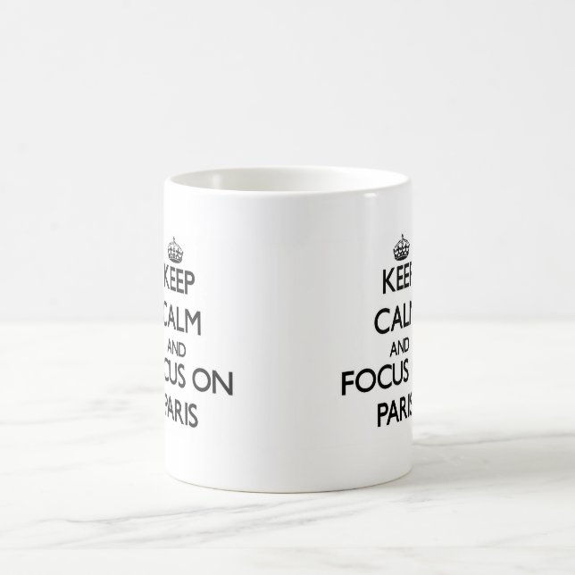 Behalten Sie Ruhe und Fokus auf Paris Kaffeetasse (Mittel)