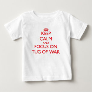 Behalten Sie Ruhe und Fokus auf Schlepper - von - Baby T-shirt