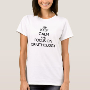 Behalten Sie Ruhe und Fokus auf Vogelkunde T-Shirt