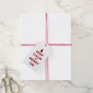 Behalten Sie Ruhe und fröhlich auf Rotem und Geschenkanhänger