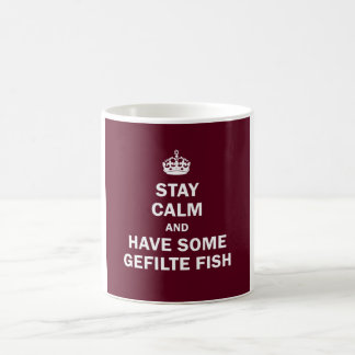 Behalten Sie Ruhe und haben Sie einige Gefilte Tasse