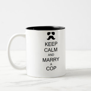 Behalten Sie Ruhe und heiraten Sie eine Zweifarbige Tasse