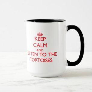 Behalten Sie Ruhe und hören Sie zu den Tasse