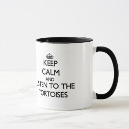Behalten Sie Ruhe und hören Sie zu den Tasse