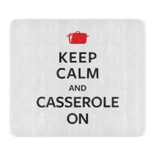 Behalten Sie Ruhe und Kasserolle an Schneidebrett