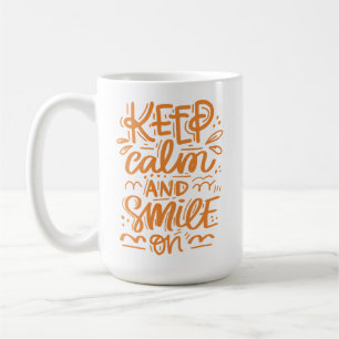 Behalten Sie Ruhe und lächeln Sie an Kaffeetasse