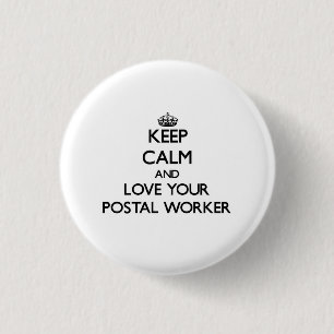 Behalten Sie Ruhe und Liebe Ihre Postarbeitskraft Button