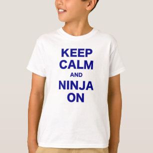 Behalten Sie Ruhe und Ninja an T-Shirt