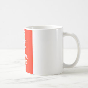 Behalten Sie Ruhe und setzen Sie den Kessel an Kaffeetasse