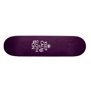 Behalten Sie Ruhe und Sloth an Skateboard