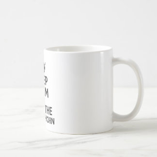 Behalten Sie Ruhe und spielen Sie das französische Tasse
