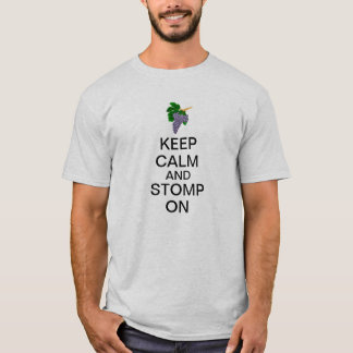 Behalten Sie Ruhe und stampfen Sie an T-Shirt