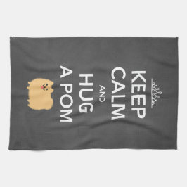 Behalten Sie Ruhe und umarmen Sie ein Pom - Geschirrtuch