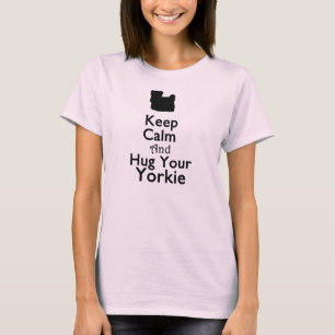 Behalten Sie Ruhe und umarmen Sie Ihr Yorkie T-Shirt