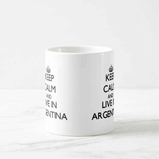 Behalten Sie Ruhe und wohnen Sie in Argentinien Kaffeetasse (Mittel)