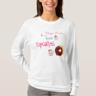 Behalten Sie ruhig und essen Sie kleine Kuchen T-Shirt