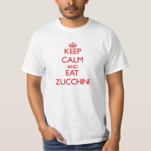 Behalten Sie ruhig und essen Sie Zucchini T-Shirt