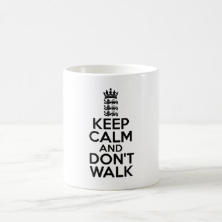 Behalten Sie ruhig und machen Sie Kricket weiter Tasse