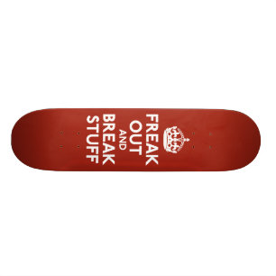 Behalten Sie ruhig und machen Sie Parodie weiter Skateboard