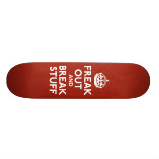 Behalten Sie ruhig und machen Sie Parodie weiter Skateboard