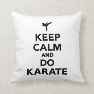 Behalten Sie ruhig und tun Sie Karate Kissen