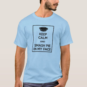 Behalten Sie ruhige und Zertrümmern-Torte in T-Shirt