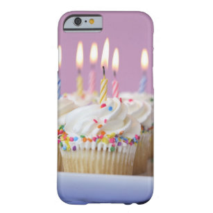 Behälter der Geburtstagskleiner kuchen mit Kerzen Barely There iPhone 6 Hülle