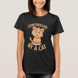 Beherrscht von einem Katzenvater T-Shirt