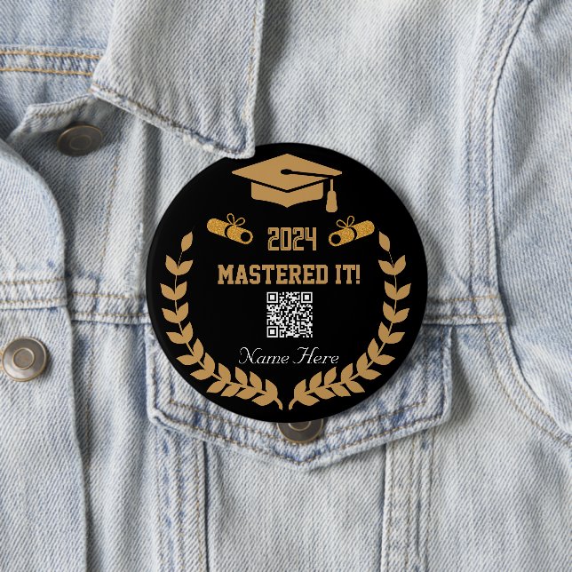 Beherrschte es! Personalisiert 2024 Abschluss QR Button (Beispiel)