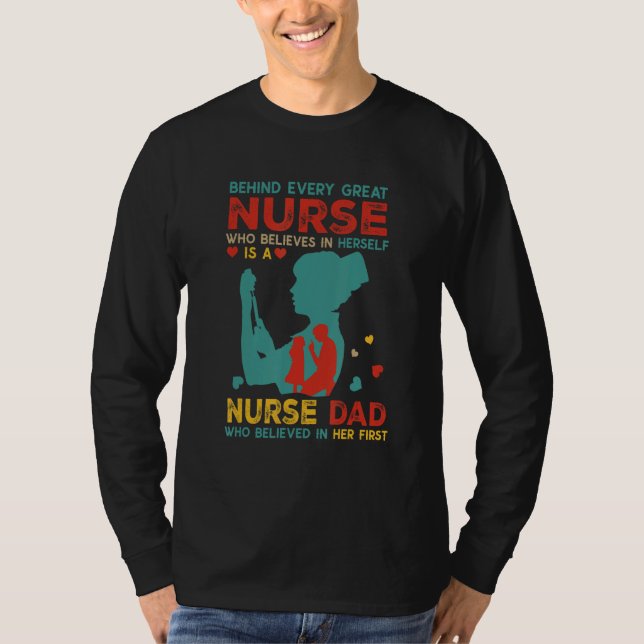 Behind Every Great Nurse Is Nurse Dad Believed In  T-Shirt (Vorderseite)