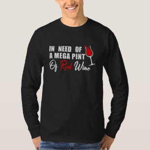 Bei Bedarf an einem Mega-Pint Roter Wein sarkastis T-Shirt